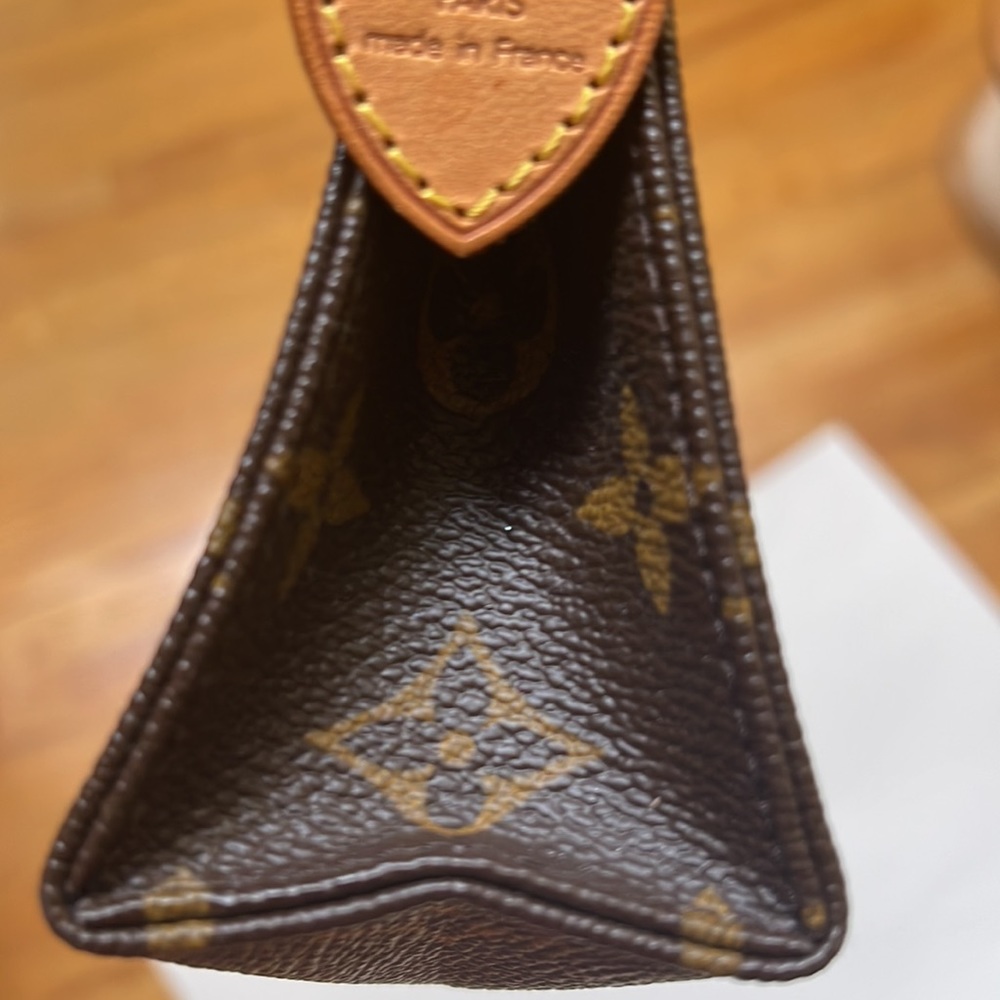 Louis Vuitton cosmetics/Toiletries bag with No strap 100% Authentic - Picture 12 of 14